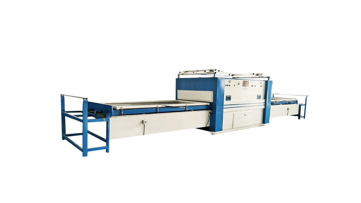 Деревянная дверь делает машину