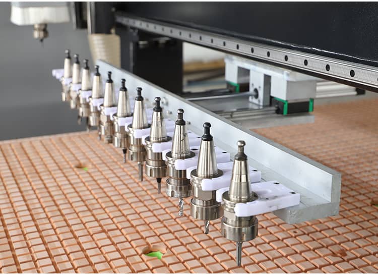 Следующий тип IN-Line Tool Magazine, 12 автоматических изменяющихся инструментов