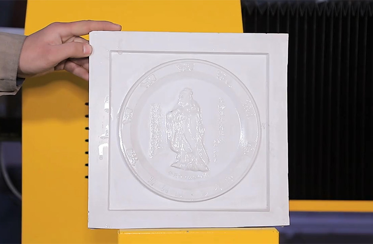 Грейвинг -машина камень